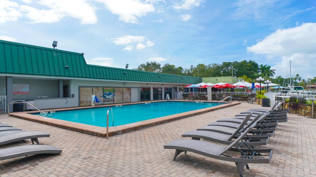 Heated Pool, Fireplace, 70" Tv, Waterfront & More! Sarasota Exterior photo